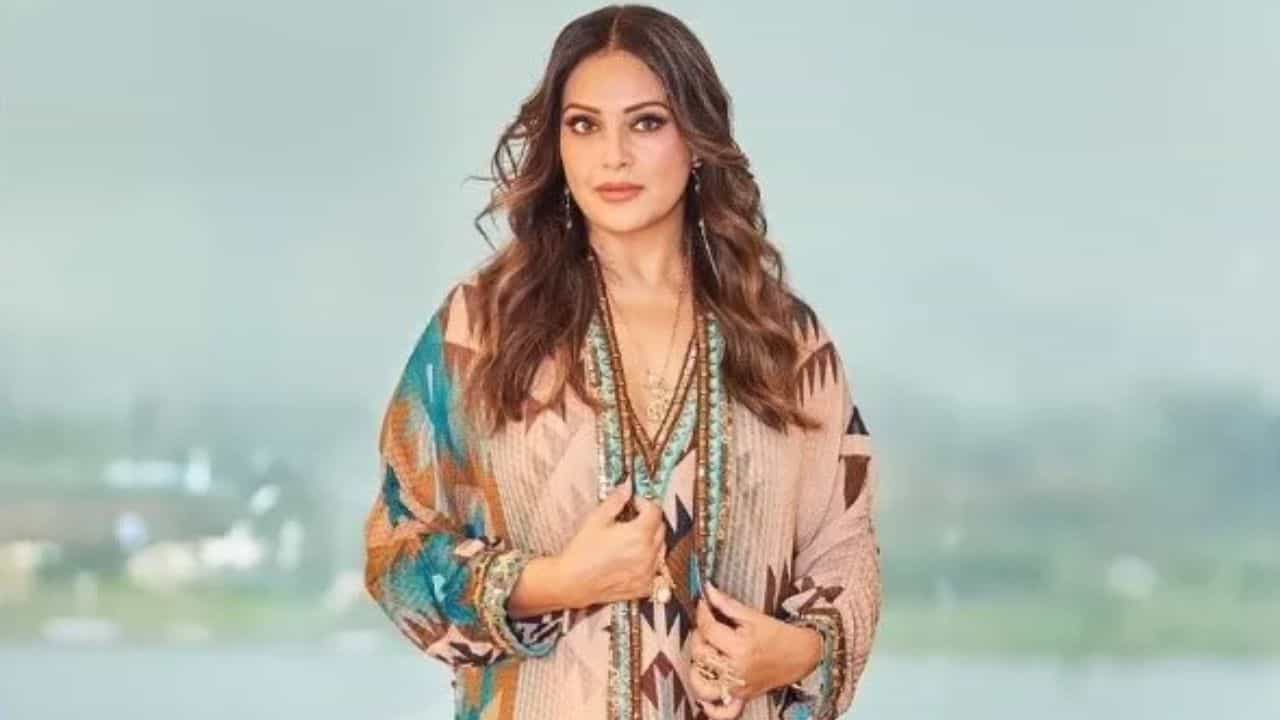 Bipasha Basu: ৪৭ বছরের বিপাশার হাঁটু ৬৫ বছরের বৃদ্ধার মতো! কোন রোগে আক্রান্ত বিপাশা? এখন আছেন কেমন? Bipasha Basu: ৪৭ বছরের বিপাশার হাঁটু ৬৫ বছরের বৃদ্ধার মতো! কোন রোগে আক্রান্ত বিপাশা? এখন আছেন কেমন?