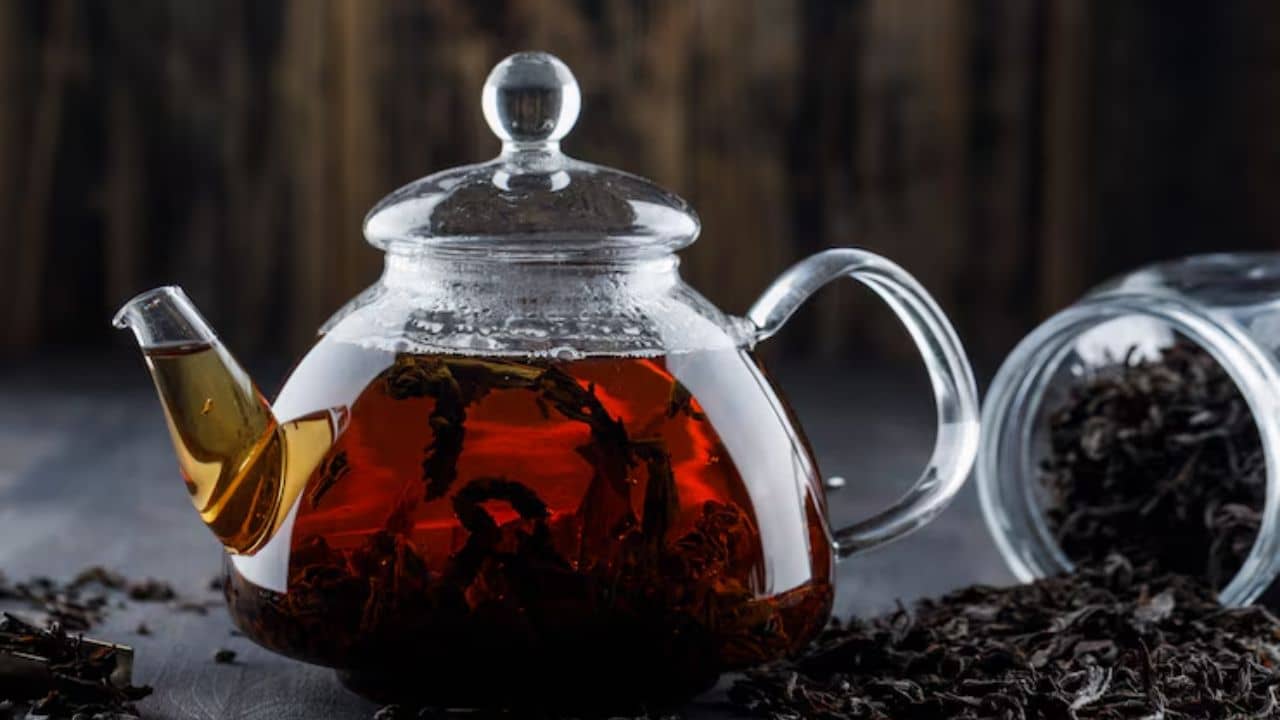 How to make perfect black tea: ভালো লাল চা বানাতে ঠিক কখন জলে চা-পাতা দেওয়া উচিত জানেন?