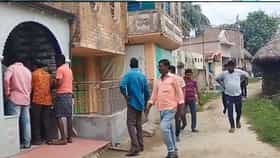 সমবায় সমিতিতে আর্থিক লেনদেনে গড়মিল, ক্যাশিয়ারের বাড়িতে বিক্ষোভ
