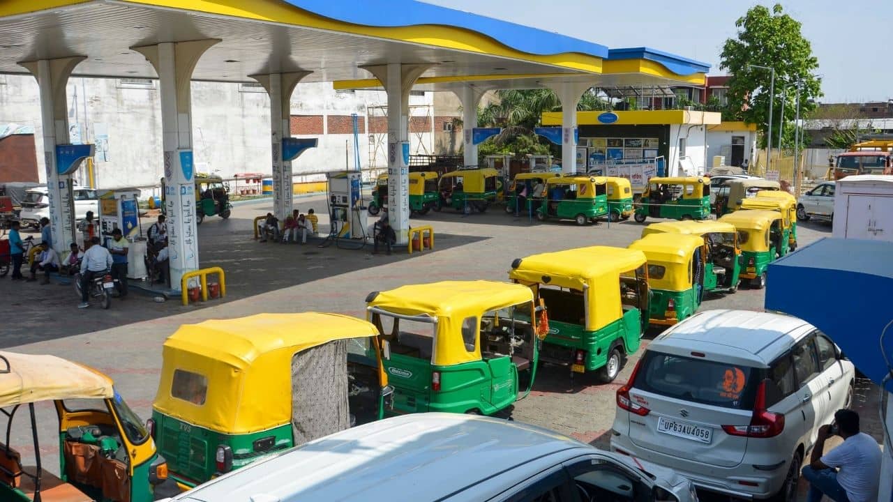 CNG Price Hike: ফের দাম বাড়ল জ্বালানির! আজ থেকেই চালু নতুন রেট...জেনে নিন দাম