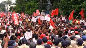 আটক মীনাক্ষী মুখোপাধ্যায় সহ বাম কর্মীরা
