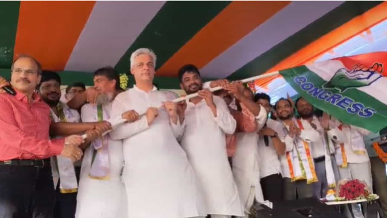 Congress Joining: যোগদান স্থগিত, দলবদলুদের কংগ্রেসে নিয়ে বিপাকে অধীর Congress Joining: যোগদান স্থগিত, দলবদলুদের কংগ্রেসে নিয়ে বিপাকে অধীর