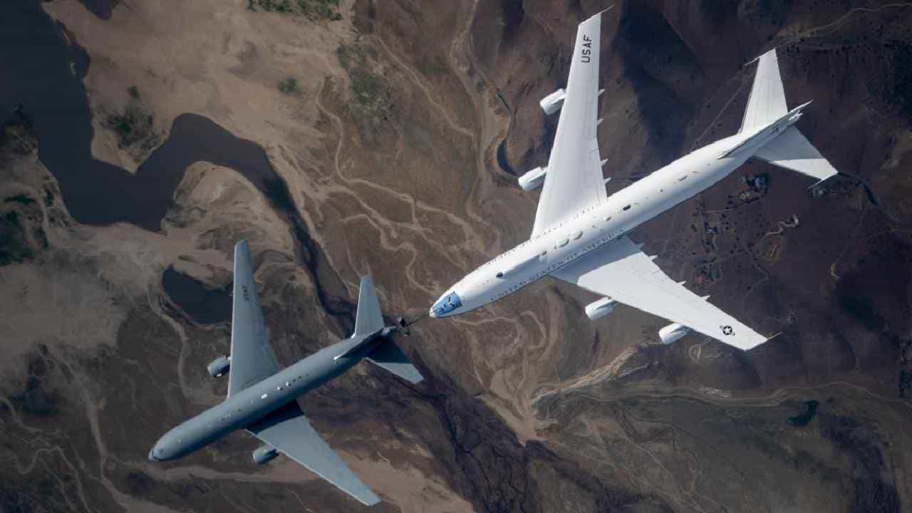 Doomsday Plane: পরমাণু বোমার আঘাত সামলায়! কী রয়েছে ট্রাম্পের 'ডুমসডে' প্লেনের ভিতরে? Doomsday Plane: পরমাণু বোমার আঘাত সামলায়! কী রয়েছে ট্রাম্পের 'ডুমসডে' প্লেনের ভিতরে?