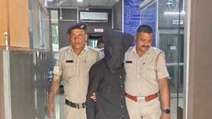 সাদামাটা একটা সাউন্ড বক্স নিয়ে যাচ্ছিল যুবক, তাতেই হাতকড়ি পরাল পুলিশ!