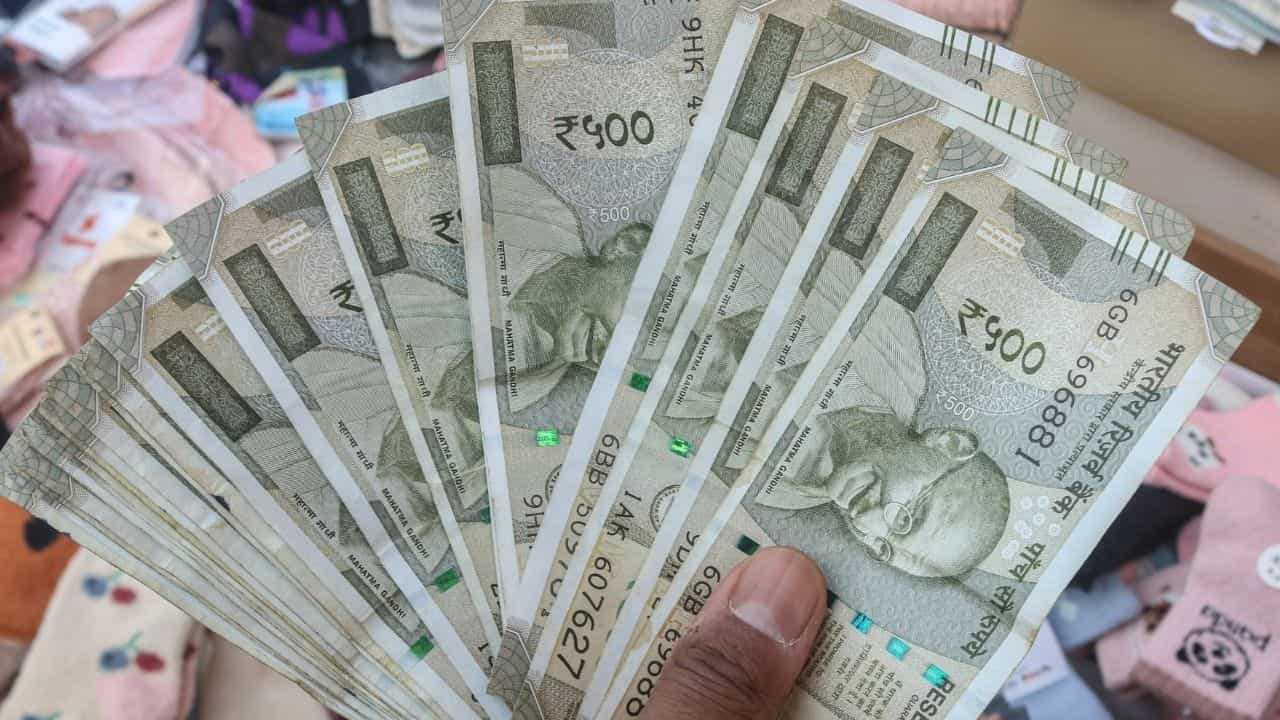 Fixed Deposit: ১ অক্টোবর থেকে ফিক্সড ডিপোজিটে বড় বদল, কী প্রভাব পড়বে গ্রাহকদের উপর? Fixed Deposit: ১ অক্টোবর থেকে ফিক্সড ডিপোজিটে বড় বদল, কী প্রভাব পড়বে গ্রাহকদের উপর?