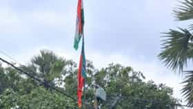 একই দণ্ডে তেরঙ্গা ও BJP-র পতাকা কেন? CPM প্রশ্ন করতেই BJP বলল...