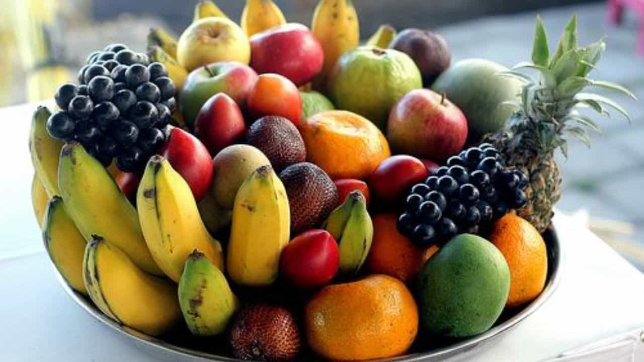 Fruits to avoid at night: রাতে ভুলেও খাবেন না এই ৪ ফল! উপকারের বদলে বাড়বে বিপদ Fruits to avoid at night: রাতে ভুলেও খাবেন না এই ৪ ফল! উপকারের বদলে বাড়বে বিপদ