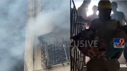 পাঁজাকোলা করে নামাচ্ছেন কর্মীরা, হাওড়ার আবাসনে বিধ্বংসী আগুন