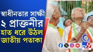 শৈশবের স্কুলে অতিথি হয়ে জাতীয় পতাকা উত্তোলন, আবেগে ভেসে গেলেন তাঁরা