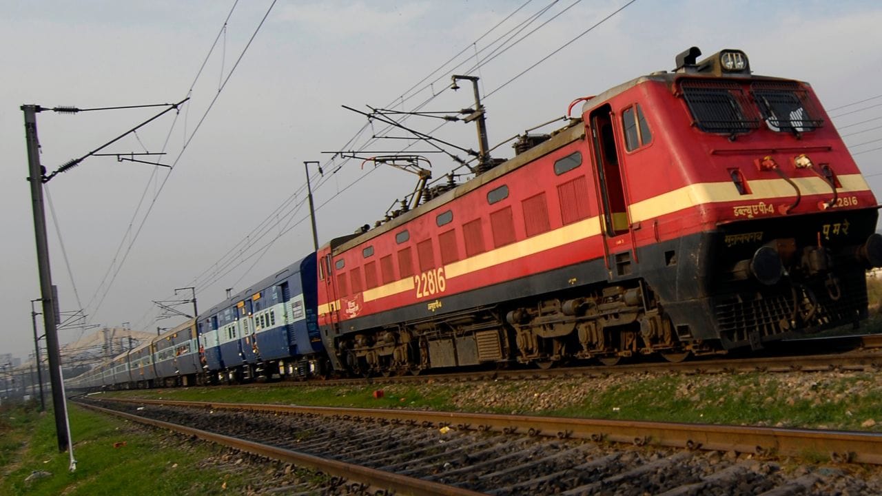 Indian Railways: এসে গেল কবচ 5, যাত্রীদের সুরক্ষায় বিশাল উদ্যোগ রেলের Indian Railways: এসে গেল কবচ 5, যাত্রীদের সুরক্ষায় বিশাল উদ্যোগ রেলের