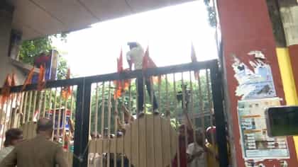 যাদবপুরের ঘটনায় তিন সদস্যের কমিটি, ৩৭ ঘণ্টার পর অভিযোগ দায়ের