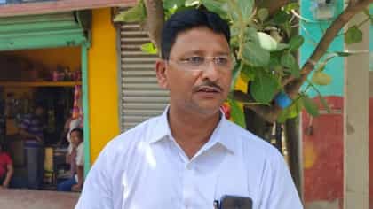 ভোটাভুটির ২৪ ঘণ্টা আগে মাঝপথেই জেলা পরিষদের পদ ছাড়লেন কাজল শেখ