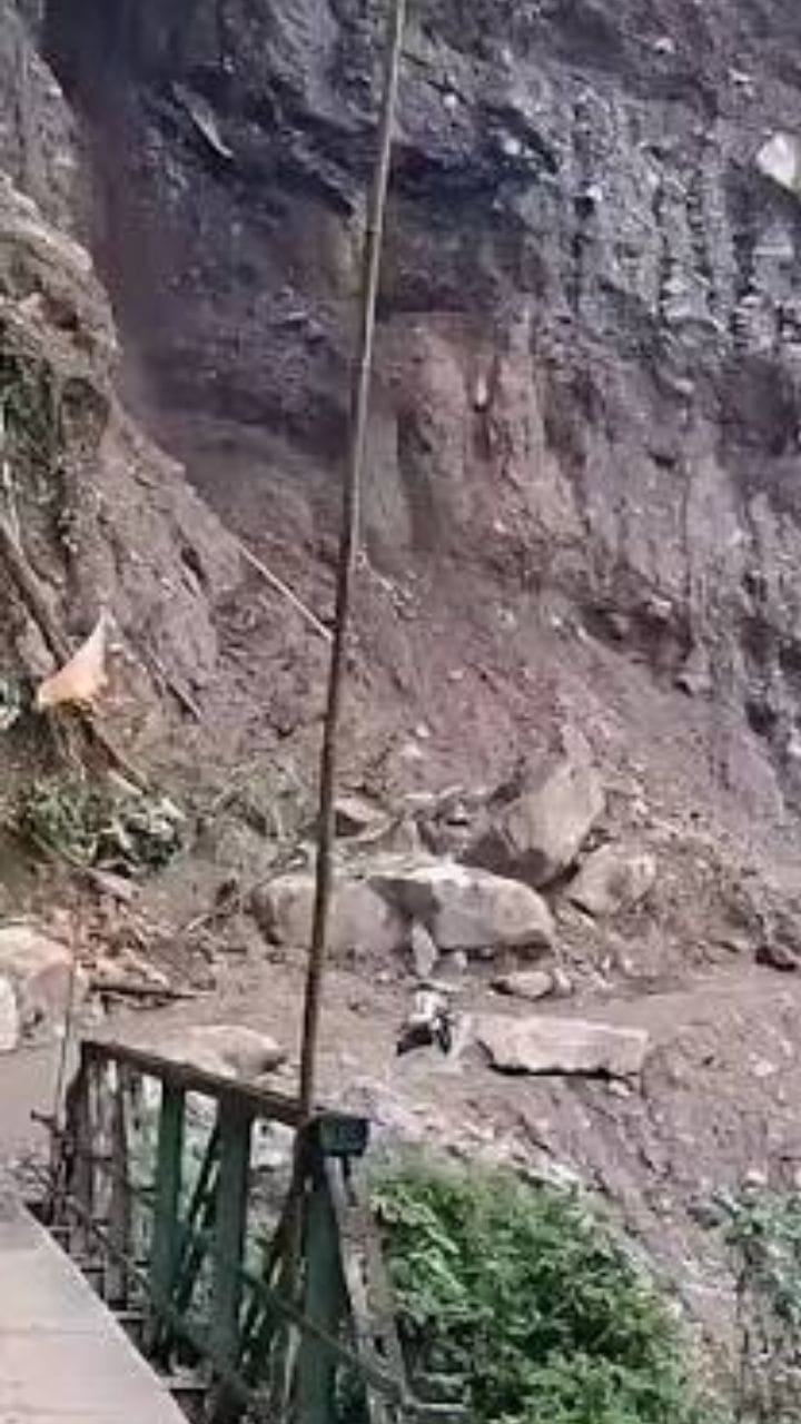 কালিম্পং-এ ধস, দেখুন সরাসরি