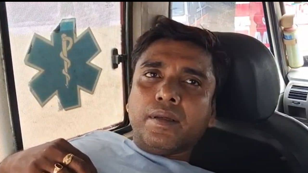 Durgapur: তোলা দিইনি বলে জানে মেরে ফেলছিল, মুখ্যমন্ত্রীর কাছে নিরাপত্তা চান অ্য়াম্বুল্যান্স চালক
