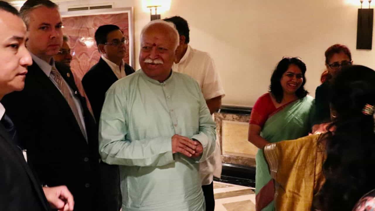 Mohan Bhagwat: আমেরিকার মাটিতে পা রাখলেন মোহন ভাগবত, ম্যাডিসন স্কোয়ারে বিরাট আয়োজন শনিবার Mohan Bhagwat: আমেরিকার মাটিতে পা রাখলেন মোহন ভাগবত, ম্যাডিসন স্কোয়ারে বিরাট আয়োজন শনিবার