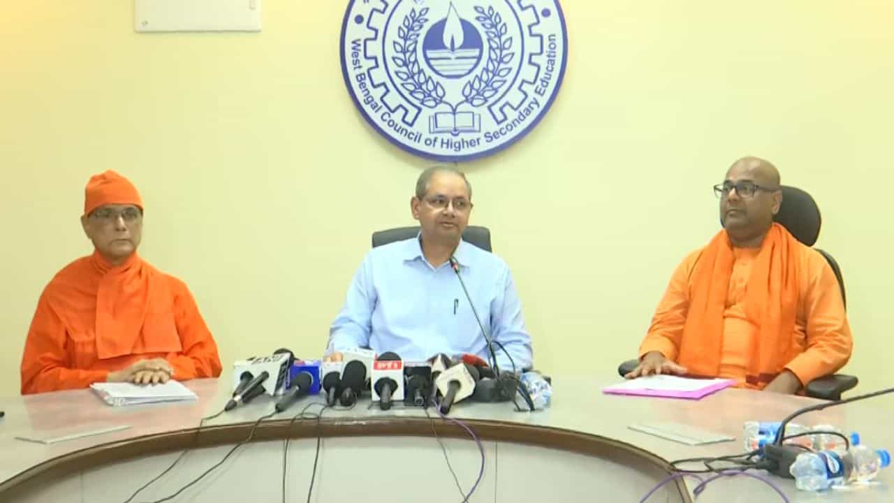 SSC Committee: এসএসসি-র নতুন কমিটিতে তিন 'স্বামীজি', এক IIM অধ্যাপক, কী তাঁদের পরিচয় SSC Committee: এসএসসি-র নতুন কমিটিতে তিন 'স্বামীজি', এক IIM অধ্যাপক, কী তাঁদের পরিচয়