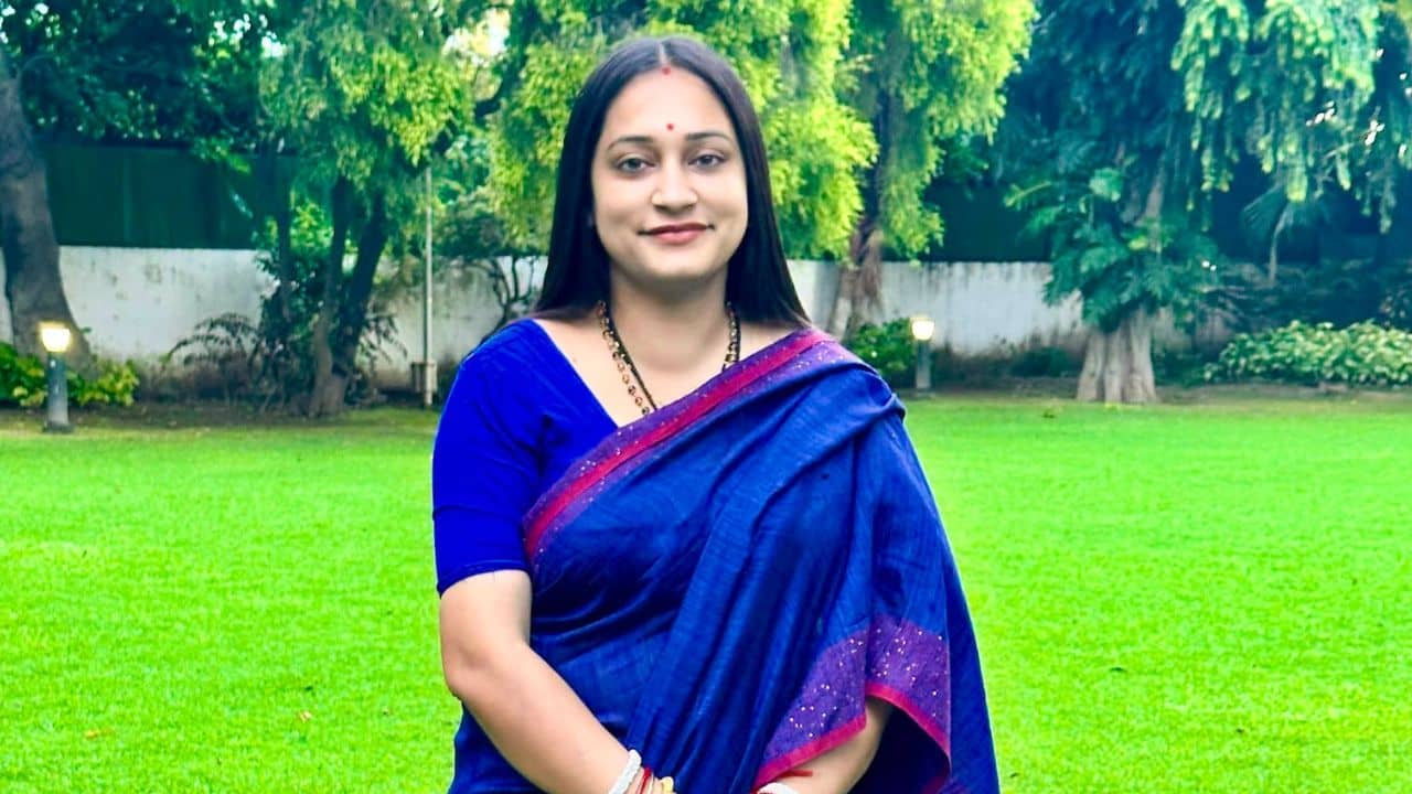 Bagda: স্কুলের জমি প্রতিবেশীর নামে! বিধায়কের সামনেই অভিযোগ জানাতে মিলল ব্যবস্থার আশ্বাস