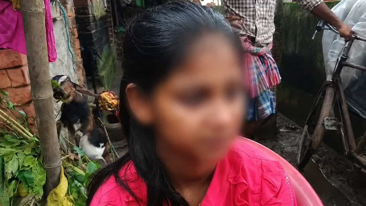 Bangladeshi Girl: 'বাসায় যাব...', চোখের জল বাধ মানছে না নাবালিকার, বর্ডার পার করে নিয়ে এল কারা Bangladeshi Girl: 'বাসায় যাব...', চোখের জল বাধ মানছে না নাবালিকার, বর্ডার পার করে নিয়ে এল কারা
