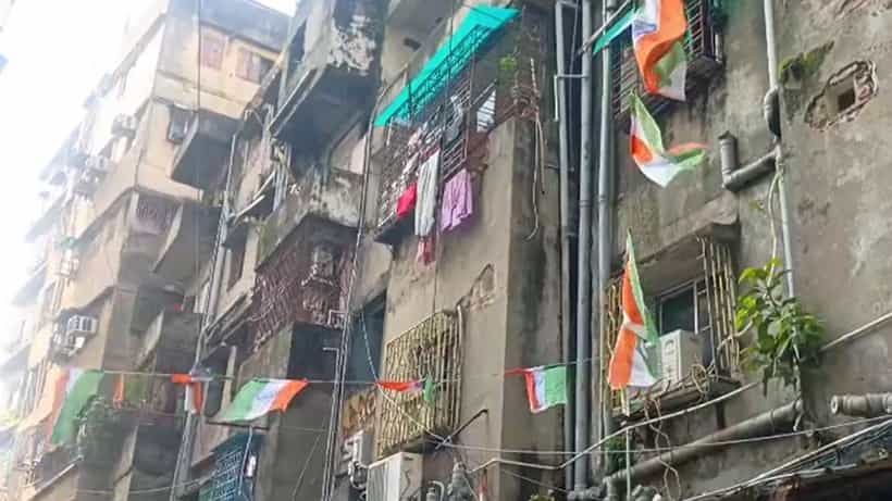 Howrah: পাঁচতলা বাড়ির প্রত্যেক ফ্লোরে আলাদা হোটেল, হাওড়া স্টেশনের কাছেই বিপজ্জনক ছবি