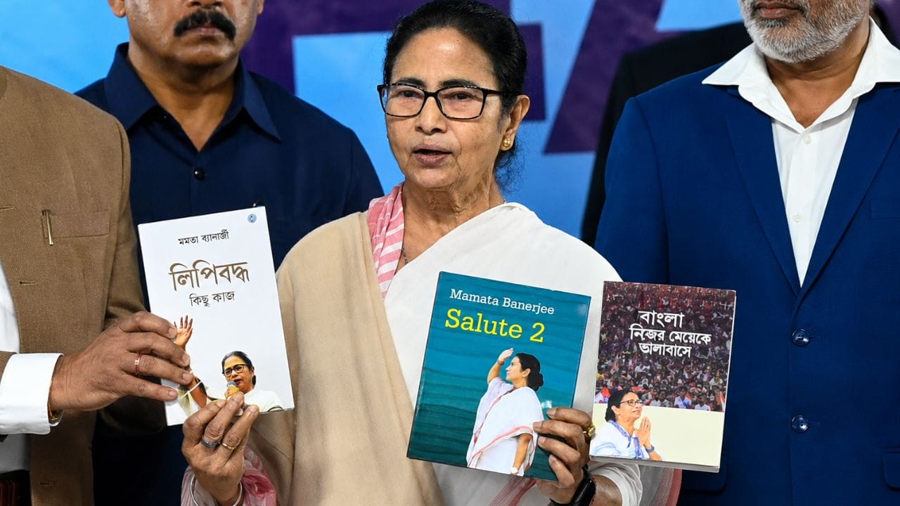 Mamata Banerjee Books: আর কি রয়্যালটির টাকা পাবেন না মমতা? কী বলছে পাবলিশাররা