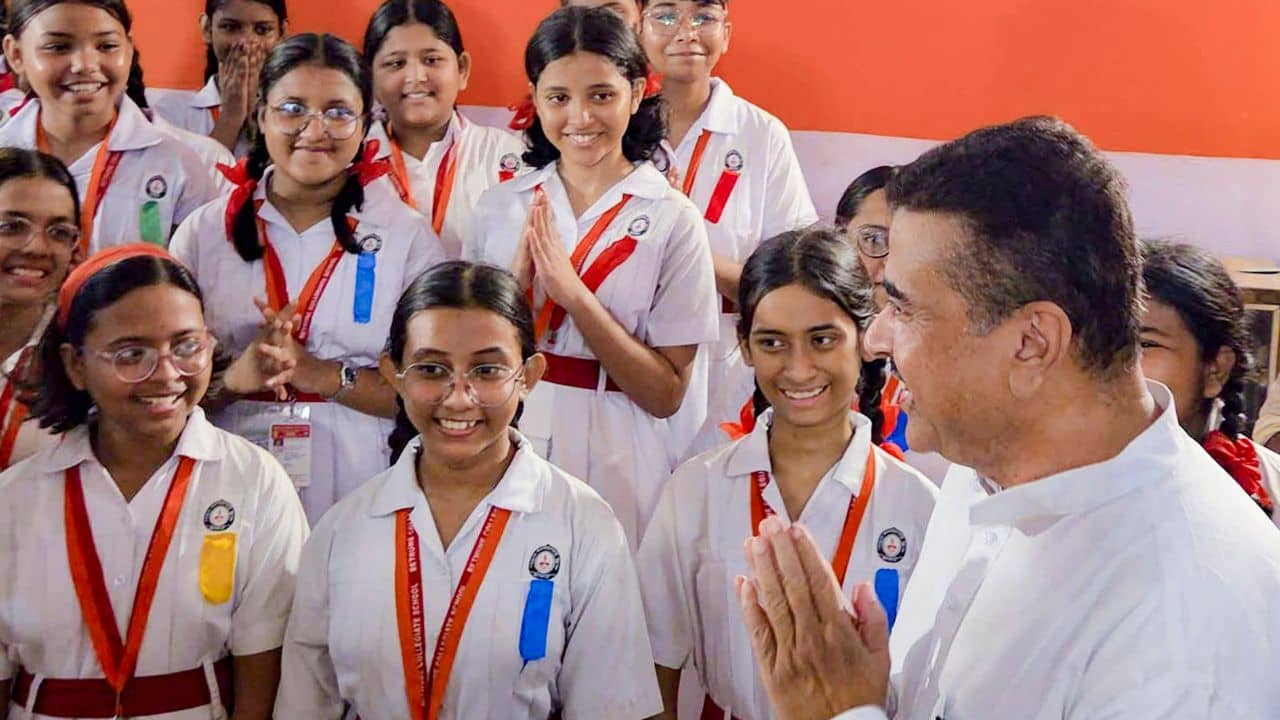 Education: বই মুখস্থ করে পাশ আর নয়! শিক্ষা ক্ষেত্রে বড় বদল আনছে সরকার, শুরু হচ্ছে PARAKH
