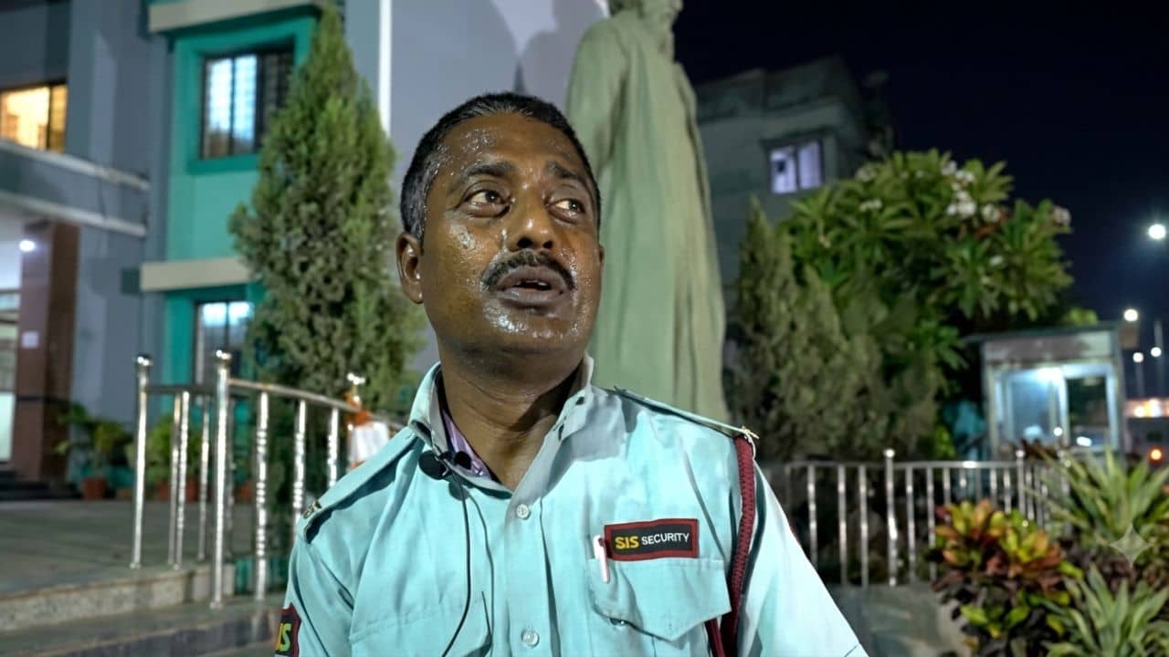 Viral Singer: ২০ দিন হল সিকিউরিটি গার্ডের চাকরিটাও নেই ভাইরাল হওয়া শোভনের, এবার কী করবেন শান্তিনিকেতনের প্রাক্তন ছাত্র
