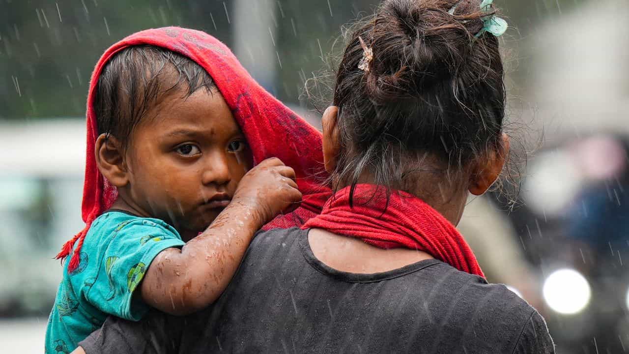 Weather Update: আজ কংক্রিটের নীচে থাকুন, পরামর্শ আবহাওয়া দফতরের, দিনভর জনজীবন বিপর্যস্ত হওয়ার আশঙ্কা Weather Update: আজ কংক্রিটের নীচে থাকুন, পরামর্শ আবহাওয়া দফতরের, দিনভর জনজীবন বিপর্যস্ত হওয়ার আশঙ্কা