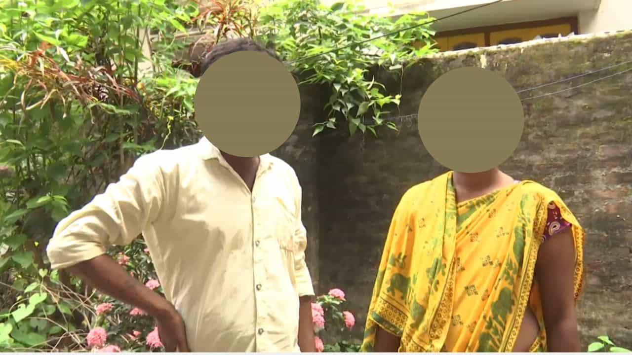 Malda: 'আমায় বলত তোরা ছোটজাত...সুইপার', দলিত দম্পতিকে যাতা বললেন তৃণমূল নেতা Malda: 'আমায় বলত তোরা ছোটজাত...সুইপার', দলিত দম্পতিকে যাতা বললেন তৃণমূল নেতা