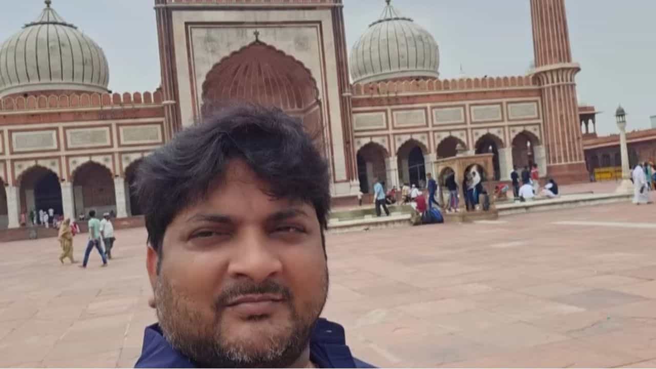 Malda Murder: বালতি নিয়ে বাগানে যাচ্ছিলেন, দাঁ নিয়ে এককোপে ডানহাত কেটে দিলেন তৃণমূল নেতা Malda Murder: বালতি নিয়ে বাগানে যাচ্ছিলেন, দাঁ নিয়ে এককোপে ডানহাত কেটে দিলেন তৃণমূল নেতা