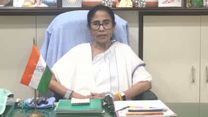 'আমি সন্ন্যাসী নই', হঠাৎ কেন বললেন মমতা?