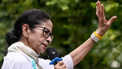 'আন্তর্জাতিক আদালতে যাব', কড়া হুঁশিয়ারি মমতার
