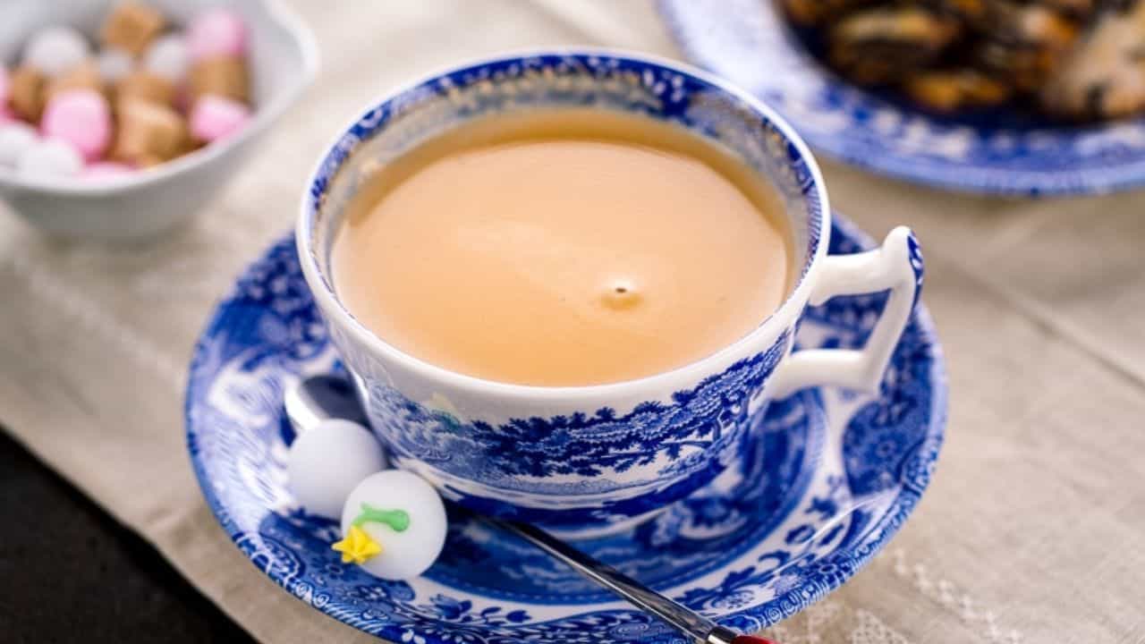 Dhaba Style Chai: জেনে নিন দুধ চায়ে ঠিক কতটা চা-পাতা দিলে ধাবার মতো চা হবে Dhaba Style Chai: জেনে নিন দুধ চায়ে ঠিক কতটা চা-পাতা দিলে ধাবার মতো চা হবে