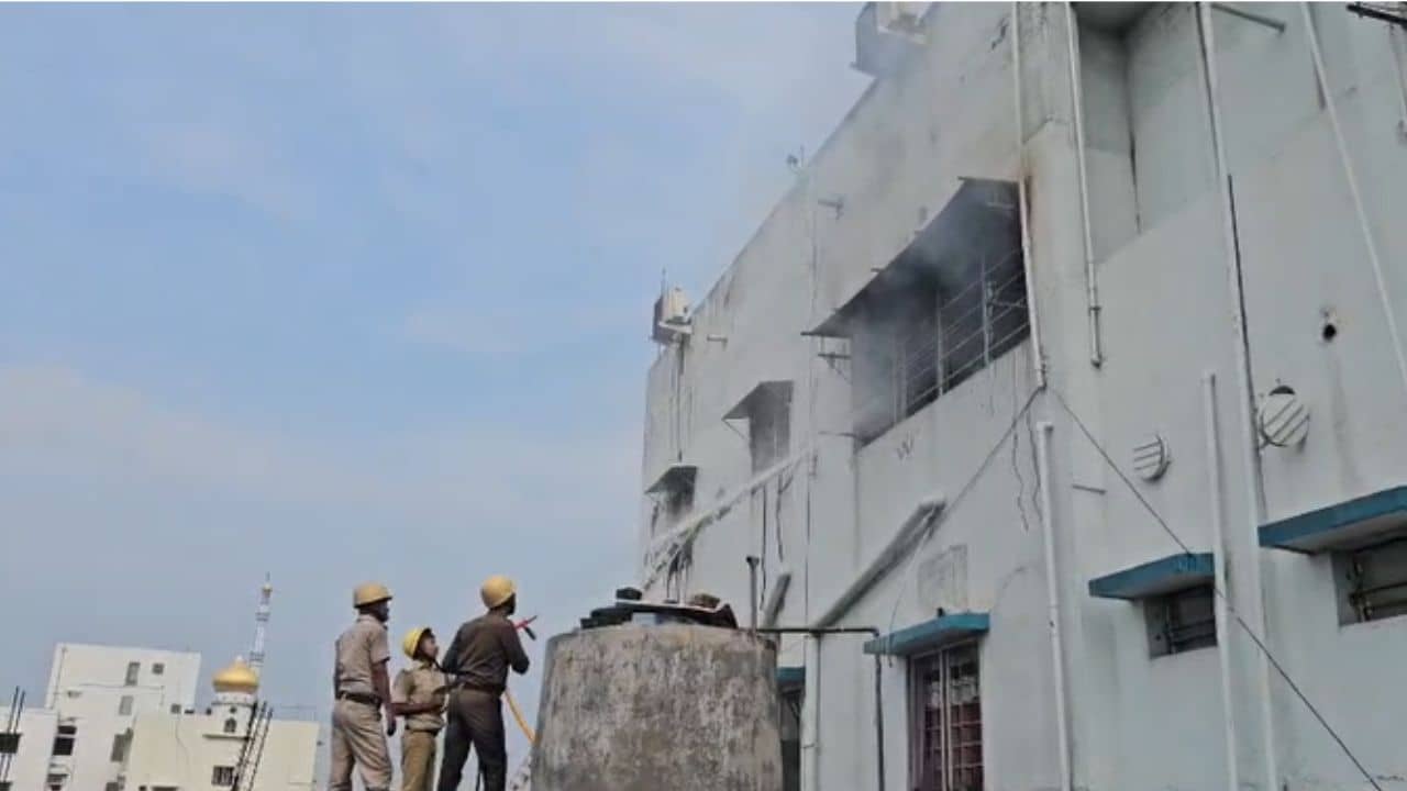 CID-seized building fire: গরু পাচার মামলায় CID-র সিজ করা বিল্ডিংয়ে আগুন! ঘনীভূত হচ্ছে রহস্য