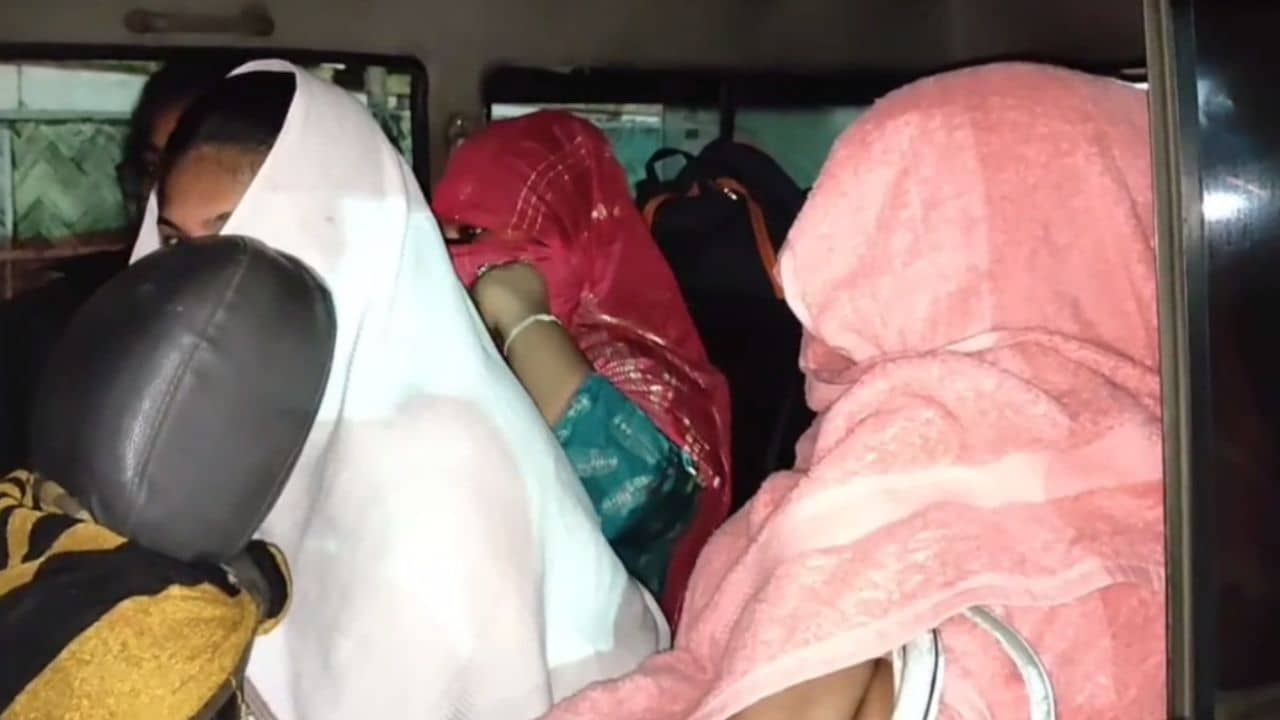 Narayangarh: রমরমিয়ে চলছিল মধুচক্র, আটক ৫ মহিলা