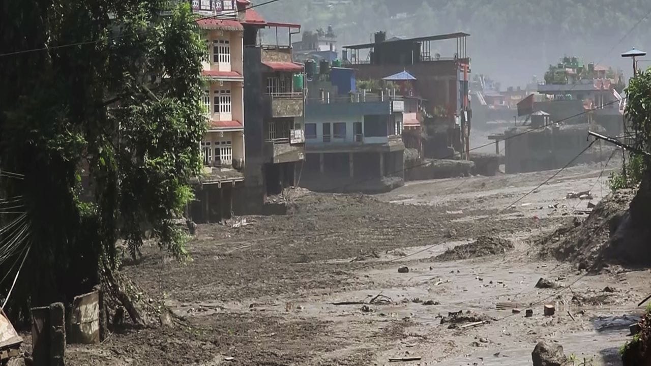 Nepal Floods: নেপালে বিপদসীমার ওপর দিয়ে বইছে জল, বিহার-UPর বিপদ এড়াতে একযোগে ময়দানে তিন মন্ত্রক