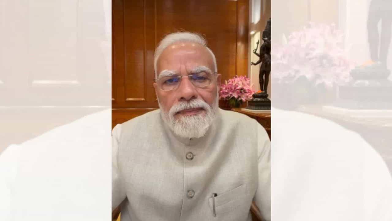 PM Narendra Modi: 'কঠিন দায়িত্ব আমাদের পালন করতেই হবে', সোশ্যাল মিডিয়ায় ফের বড় বার্তা মোদীর PM Narendra Modi: 'কঠিন দায়িত্ব আমাদের পালন করতেই হবে', সোশ্যাল মিডিয়ায় ফের বড় বার্তা মোদীর