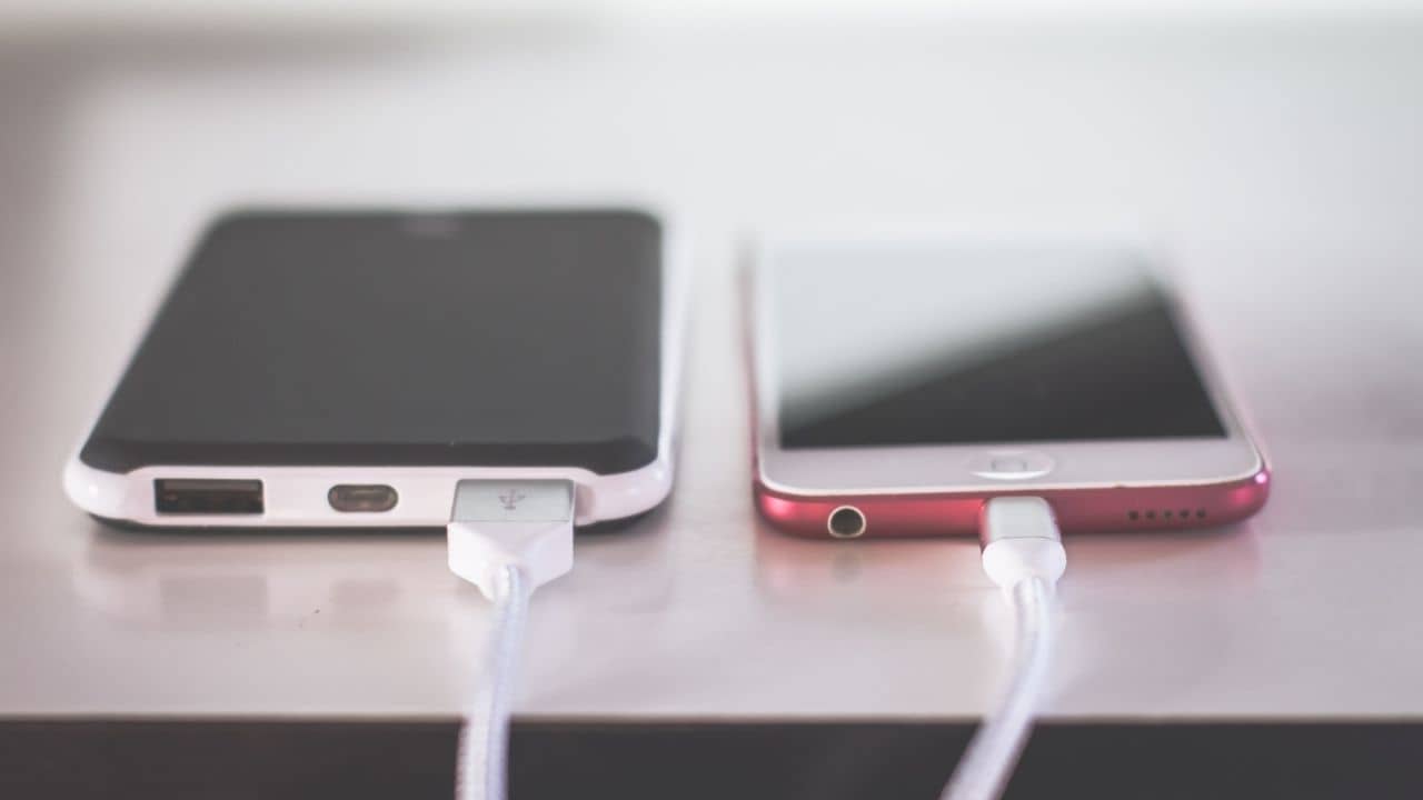 Phone Battery Tips: বারবার ফোন চার্জ দিতে হচ্ছে? এই কয়েকটি সেটিংস বদলালেই কেল্লাফতে