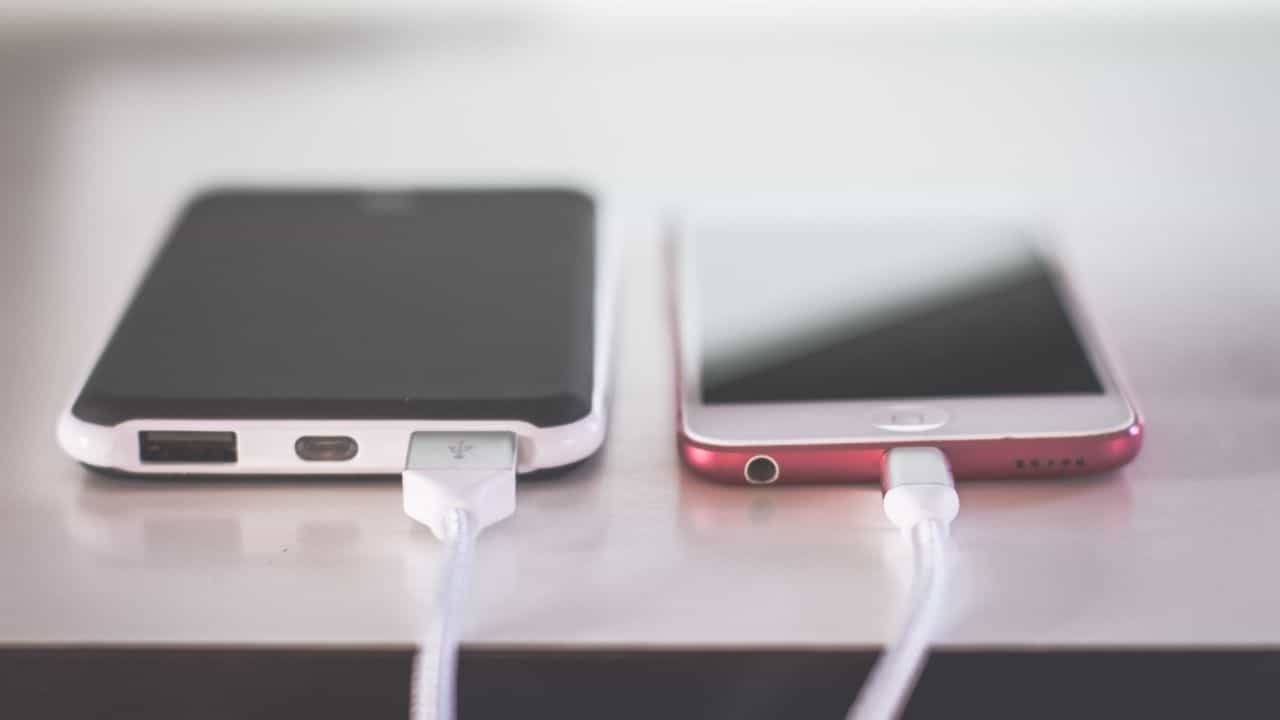 Phone Battery Tips: বারবার ফোন চার্জ দিতে হচ্ছে? এই কয়েকটি সেটিংস বদলালেই কেল্লাফতে Phone Battery Tips: বারবার ফোন চার্জ দিতে হচ্ছে? এই কয়েকটি সেটিংস বদলালেই কেল্লাফতে