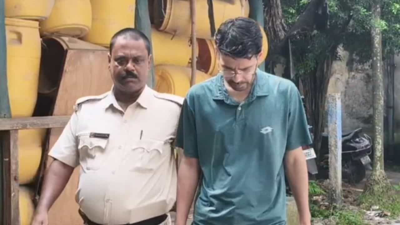 Suspected ISI Link: ISI-এর সঙ্গে যোগ সন্দেহে দিল্লি থেকে গ্রেফতার ১ Suspected ISI Link: ISI-এর সঙ্গে যোগ সন্দেহে দিল্লি থেকে গ্রেফতার ১