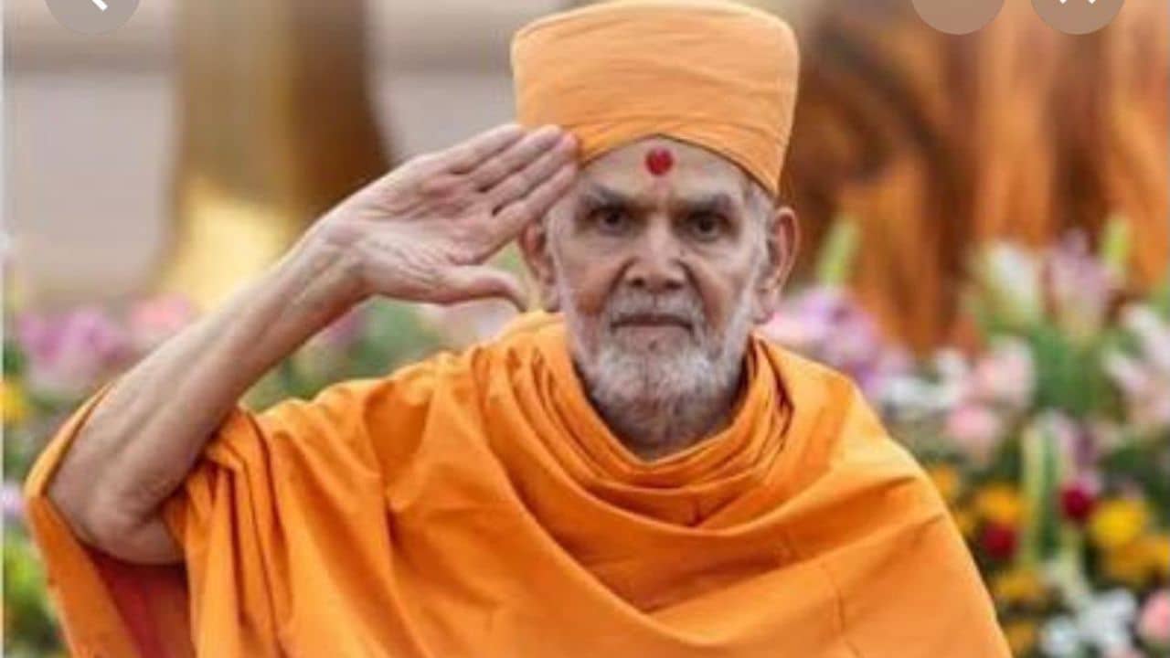 বিনয়, সেবা ও আধ্যাত্মিকতার প্রতীক প্রমুখ স্বামী মহারাজ, শ্রদ্ধাজ্ঞাপন দুই বিশিষ্ট সন্ন্যাসীর