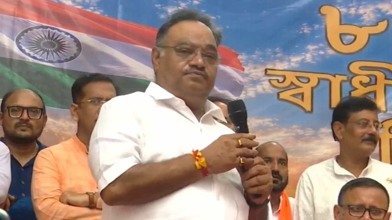 Samik Bhattacharya: কাল থেকেই ধর্মতলা পরিষ্কারের নির্দেশ দিলেন শমীক Samik Bhattacharya: কাল থেকেই ধর্মতলা পরিষ্কারের নির্দেশ দিলেন শমীক