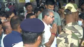 খাদ্যে বিষক্রিয়া? অসুস্থ ২৪ জন ছাত্রী,রাতেই হাসপাতালে স্বাস্থ্যমন্ত্রী