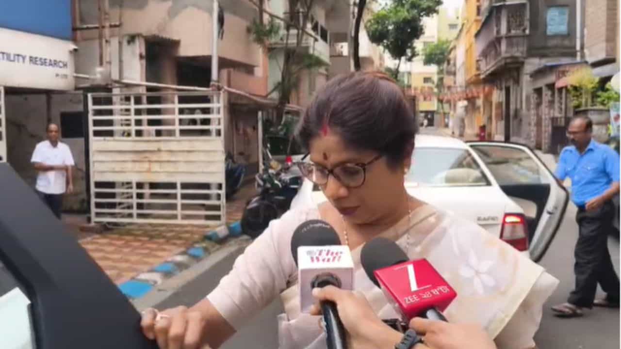 Shashi Panja: শশীকে নিয়ে এত জল্পনা, এবার নিজে কি কিছু বললেন প্রাক্তন মন্ত্রী? Shashi Panja: শশীকে নিয়ে এত জল্পনা, এবার নিজে কি কিছু বললেন প্রাক্তন মন্ত্রী?