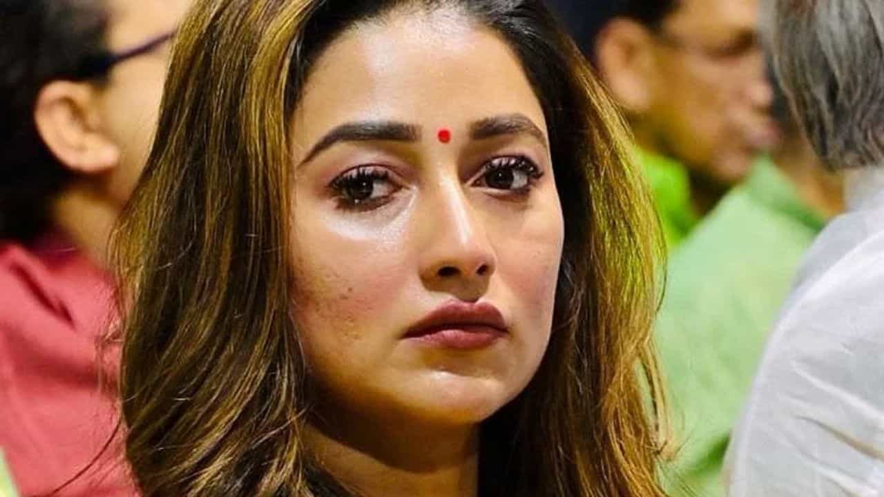 Sayantika Banerjee: সায়ন্তিকার শনির দশা! নায়িকাকে সোজাসুজি বলেই দিলেন জ্যোতিষী, কী ঘটতে চলেছে? Sayantika Banerjee: সায়ন্তিকার শনির দশা! নায়িকাকে সোজাসুজি বলেই দিলেন জ্যোতিষী, কী ঘটতে চলেছে?