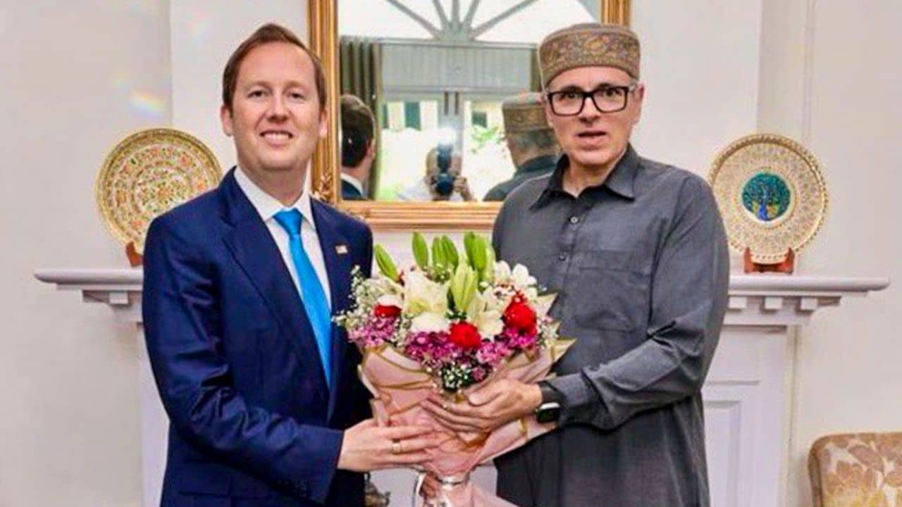 US Ambassador in J&K: পাকিস্তানের মুখ চুন, জম্মু-কাশ্মীর নিয়ে ভারতের পাশেই দাঁড়াল আমেরিকা