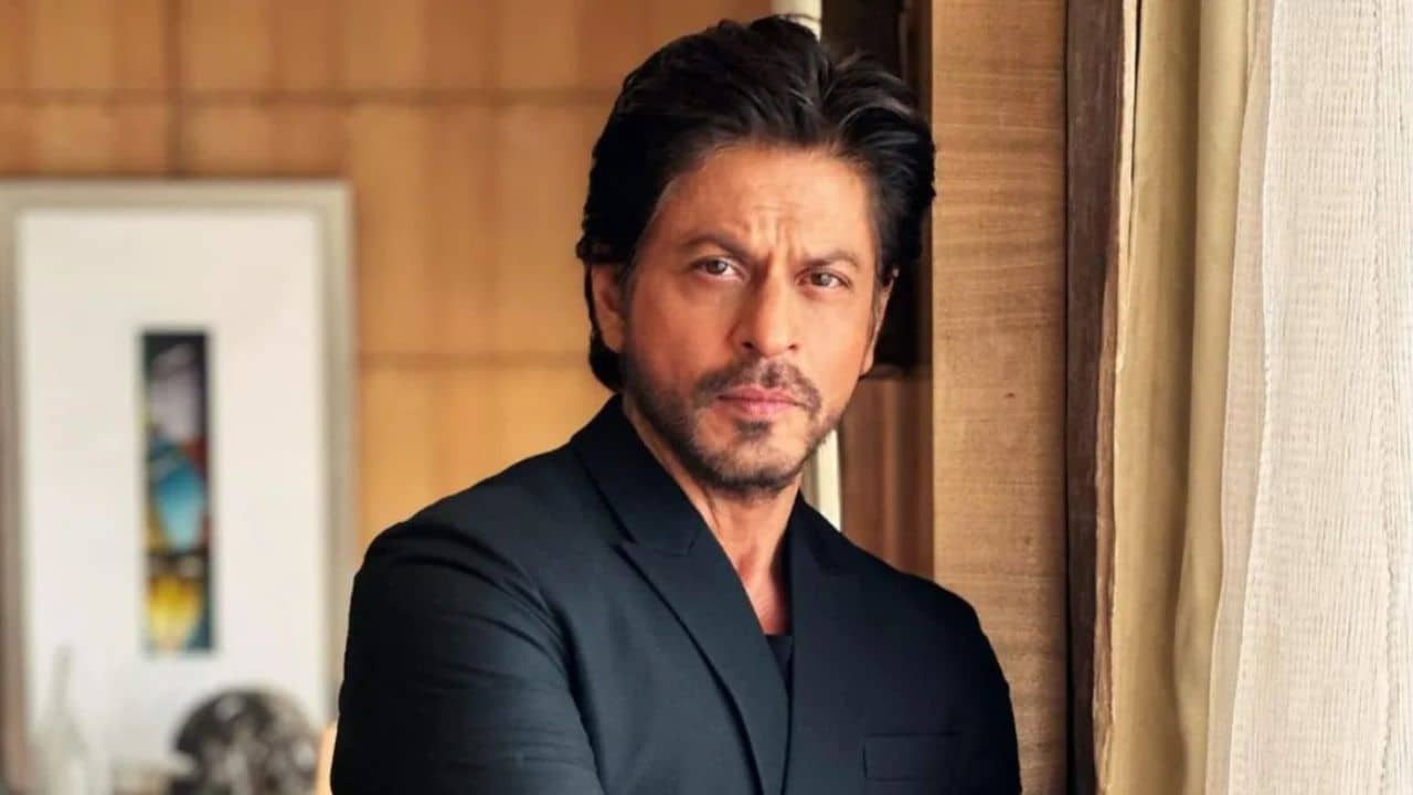 Shah Rukh Khan: জানেন জীবনের প্রথম উপার্জন দিয়ে কী করেছিলেন শাহরুখ? কত টাকা পেয়েছিলেন?