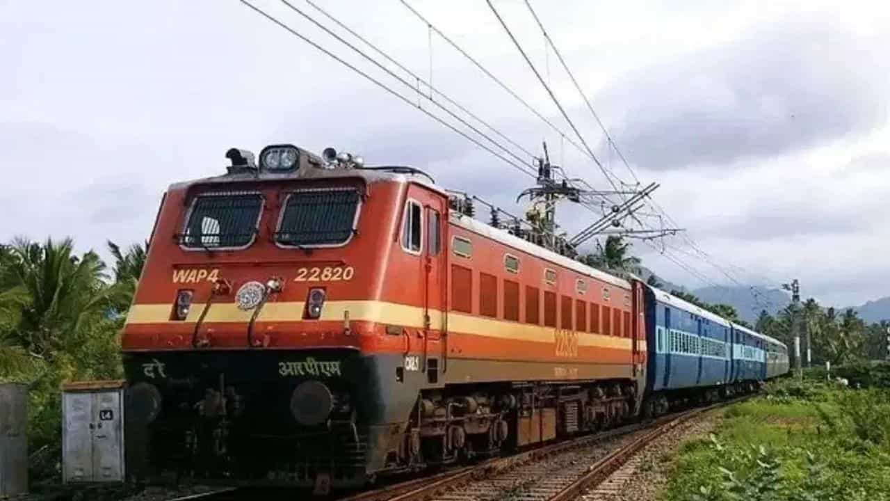 Special Train Service: শ্রাবণী মেলা উপলক্ষে ২১ জোড়া স্পেশ্যাল ট্রেন, বাড়ছে স্টপেজের সময়, বড় পদক্ষেপ রেলের Special Train Service: শ্রাবণী মেলা উপলক্ষে ২১ জোড়া স্পেশ্যাল ট্রেন, বাড়ছে স্টপেজের সময়, বড় পদক্ষেপ রেলের