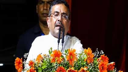 'সামান্য বেতন থেকে চাঁদা তুলতে হবে না', পুলিশকে আশ্বাস শুভেন্দুর