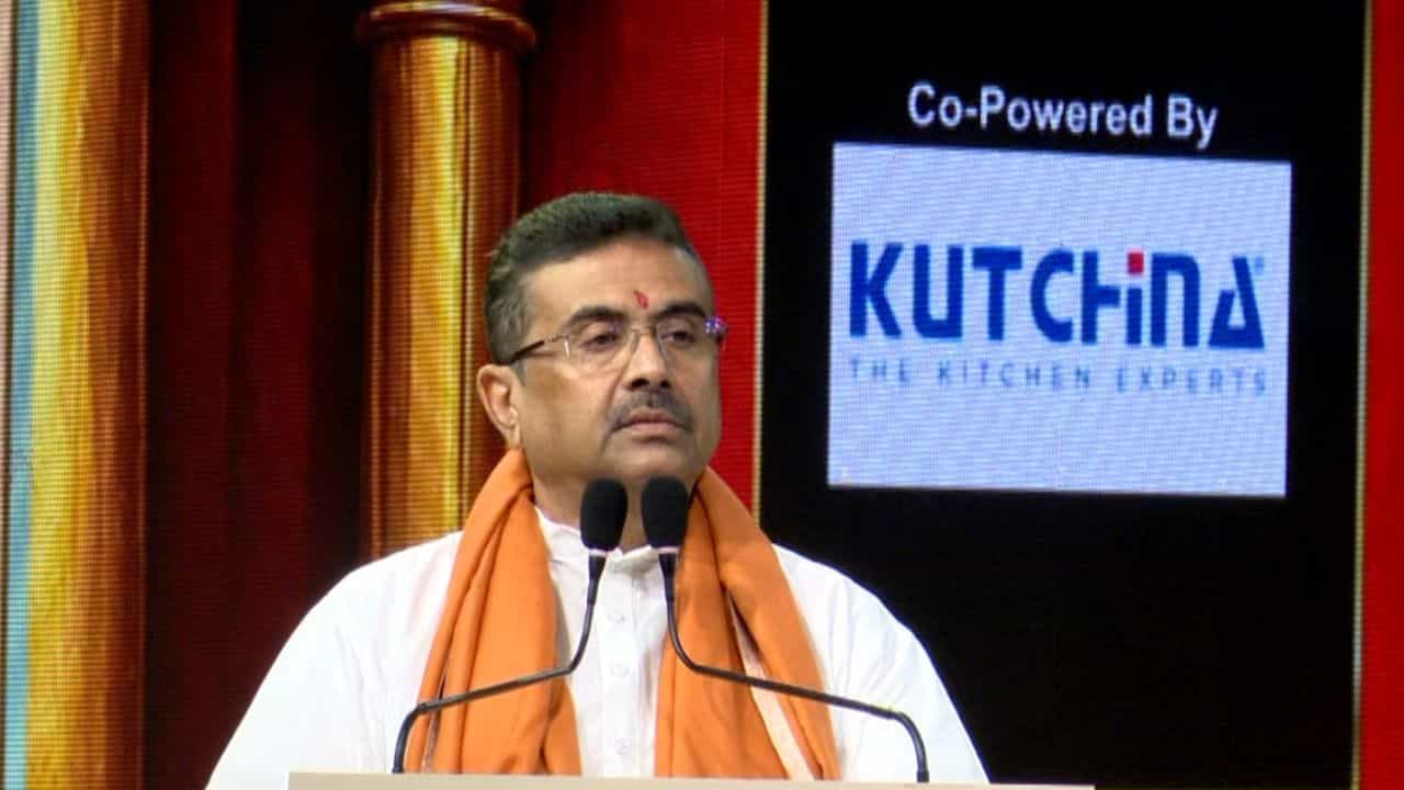 CM Suvendu Adhikari: 'বাংলাদেশ থেকে আসা মুসলমানদের বলবেন জামাই, তা চলবে না', কড়া বার্তা মুখ্যমন্ত্রীর CM Suvendu Adhikari: 'বাংলাদেশ থেকে আসা মুসলমানদের বলবেন জামাই, তা চলবে না', কড়া বার্তা মুখ্যমন্ত্রীর