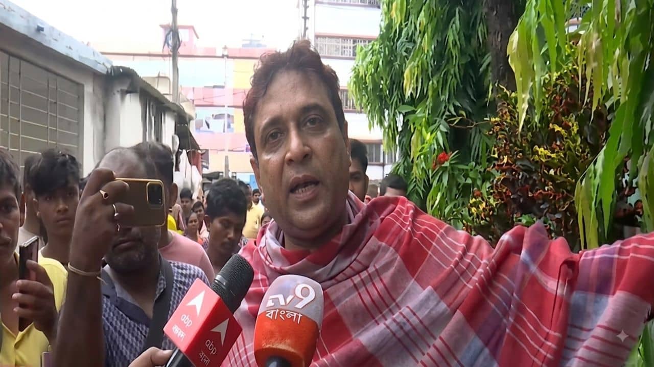 Tarapith Hotel Fire: পটপট করে আওয়াজ...আমার উল্টোদিকের ৭ জন মরে গেছে,ভগবান বাঁচিয়েছেন, তারাপীঠের হোটেলের হাড়হিম অভিজ্ঞতা বললেন আবাসিক